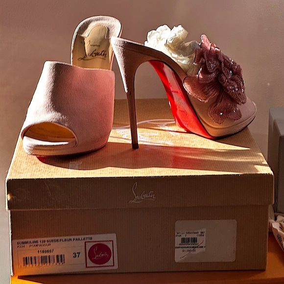 Christian Louboutin Shoes - CHRISTIAN LOUBOUTIN NEW
LIMITED EDITION - EXTREMELY RARE
PINK SUEDE FLEUR PUMPS
